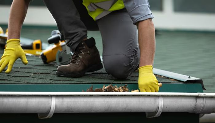 worker installing Roof 